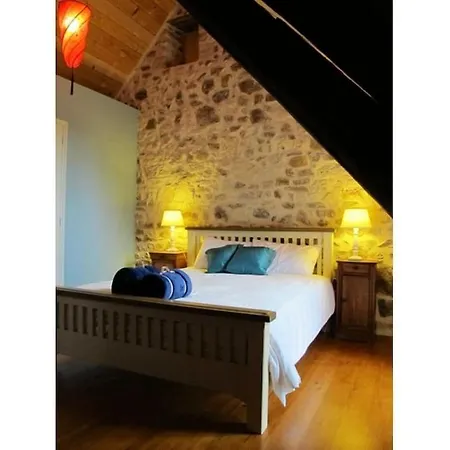 With 3 Bedrooms * Négreville